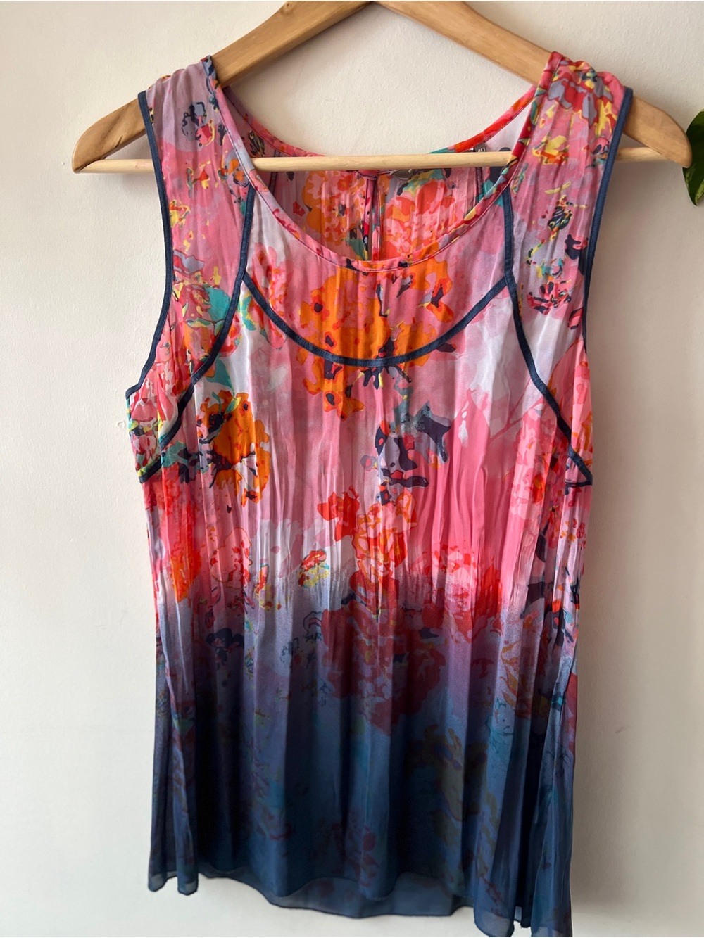 Sandwich Sleeveless Floral Ombre Tank Top in Pink & Navy